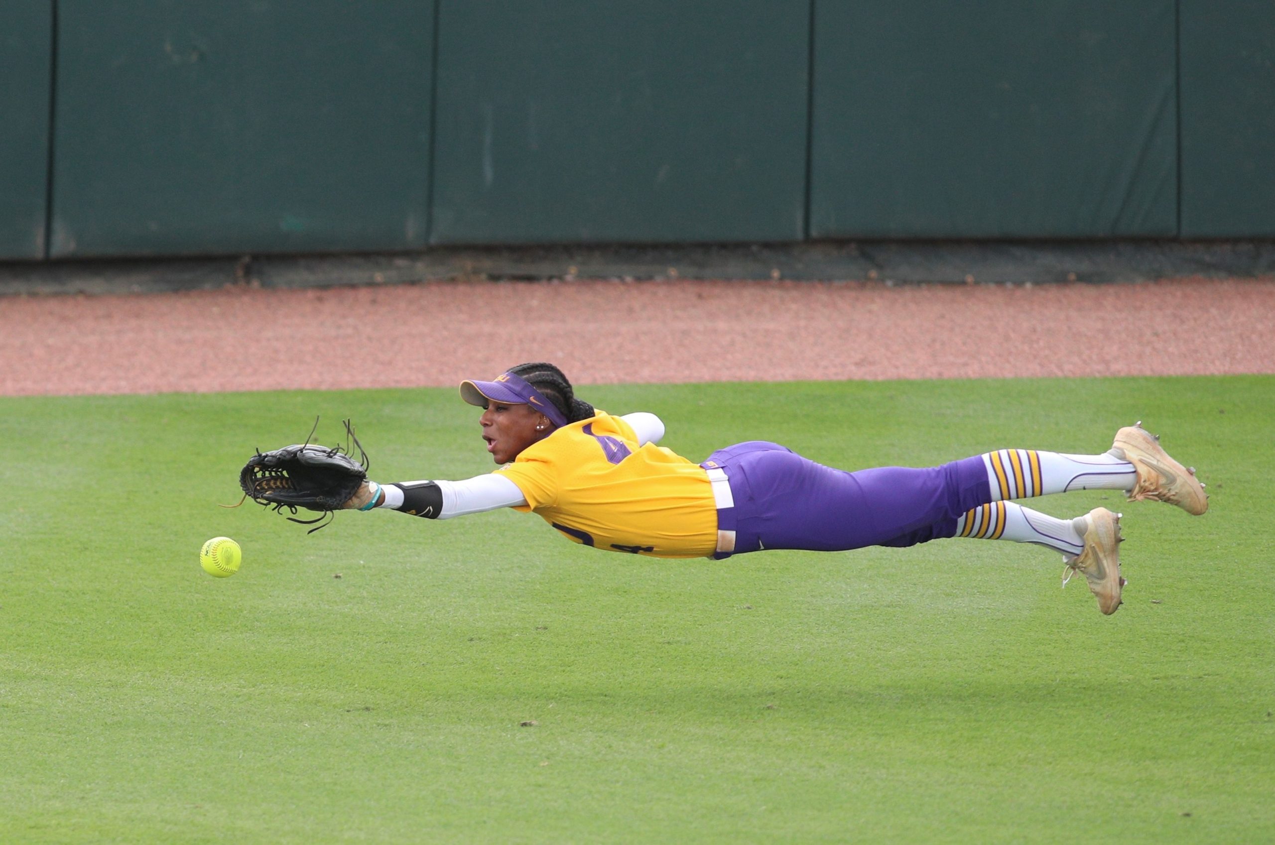 Aliyah Andrews diving attempt