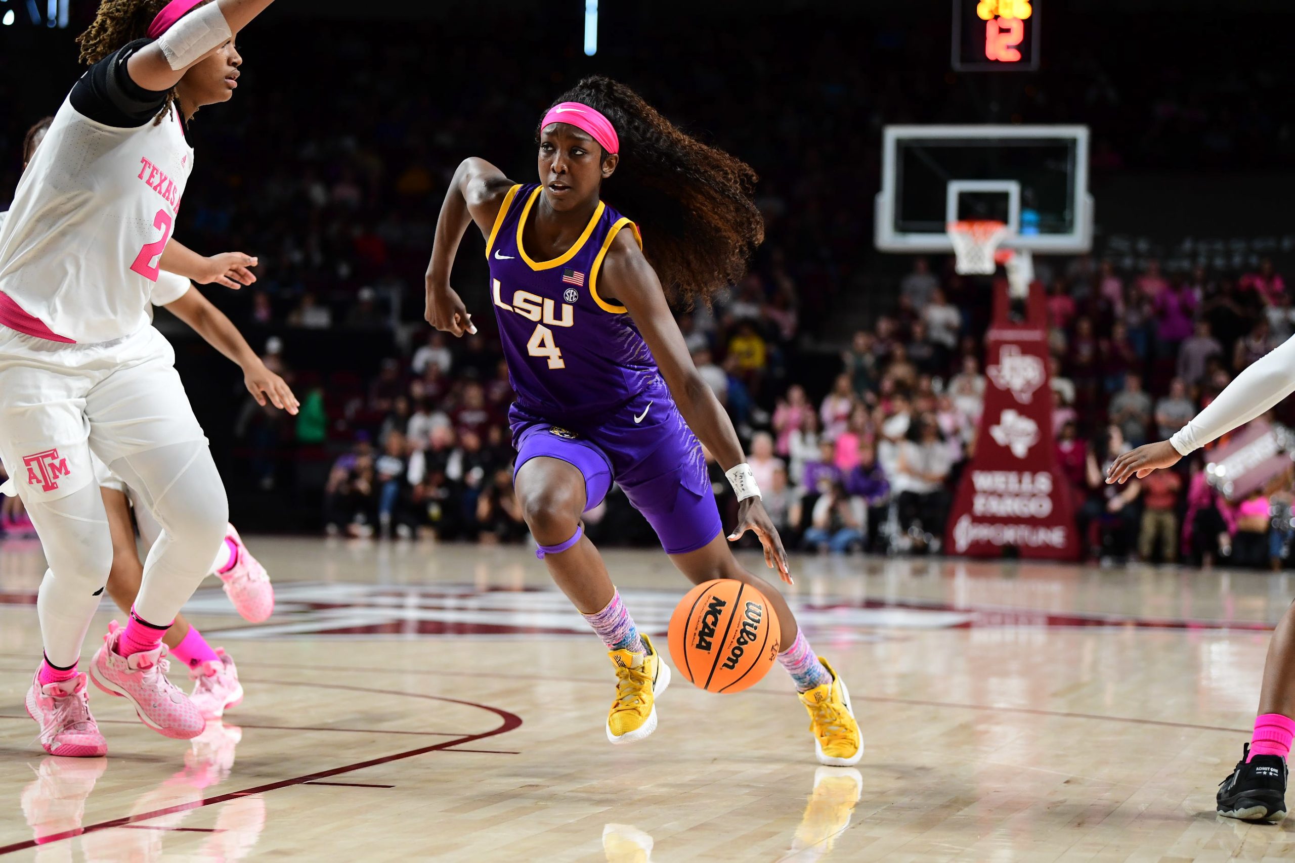 Flau'jae Johnson drives at A&M