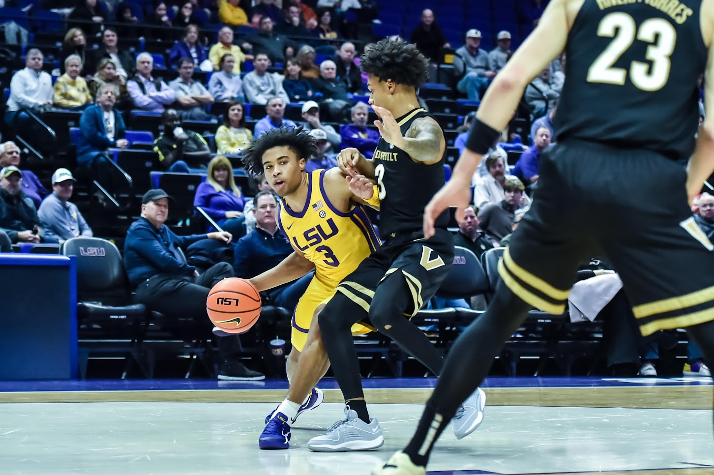 Jalen Cook pours in seasonhigh 28 points and LSU gets physical again