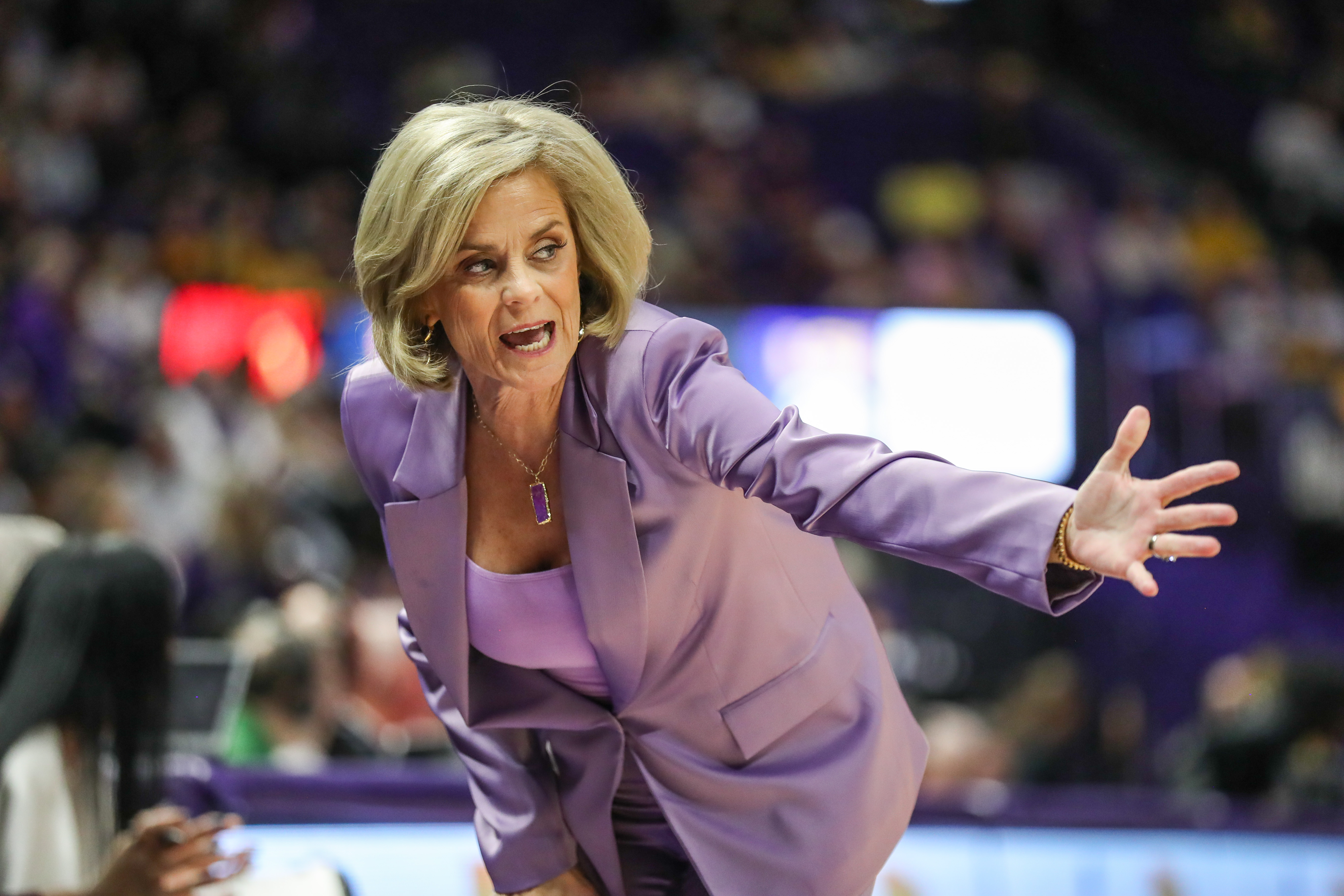 Kim Mulkey coaching vs. Auburn