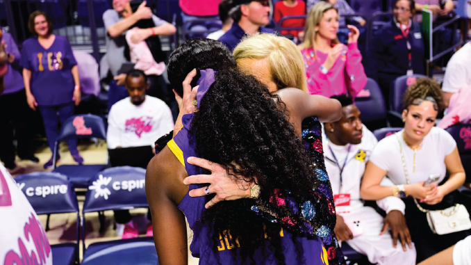 Kim Mulkey and Flau'jae Johnson, LSU