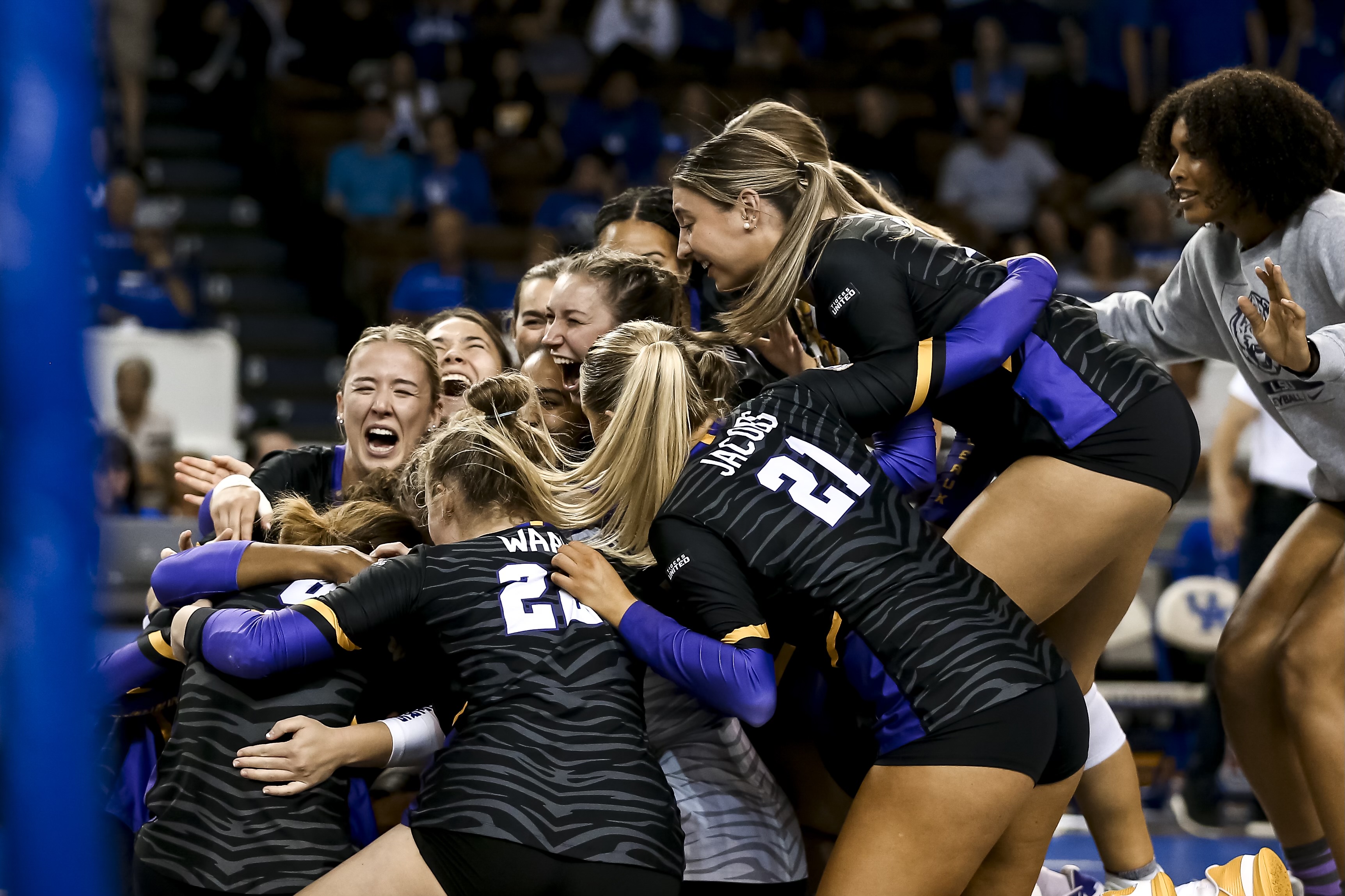 LSU volley jube