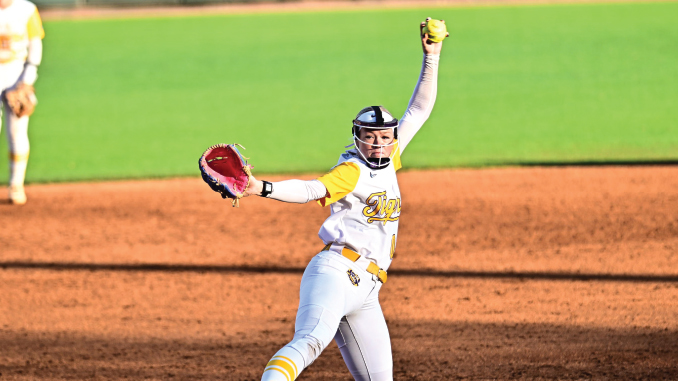 No. 17 LSU Softball Defeats Iowa, Memphis To Sweep LSU Invitational