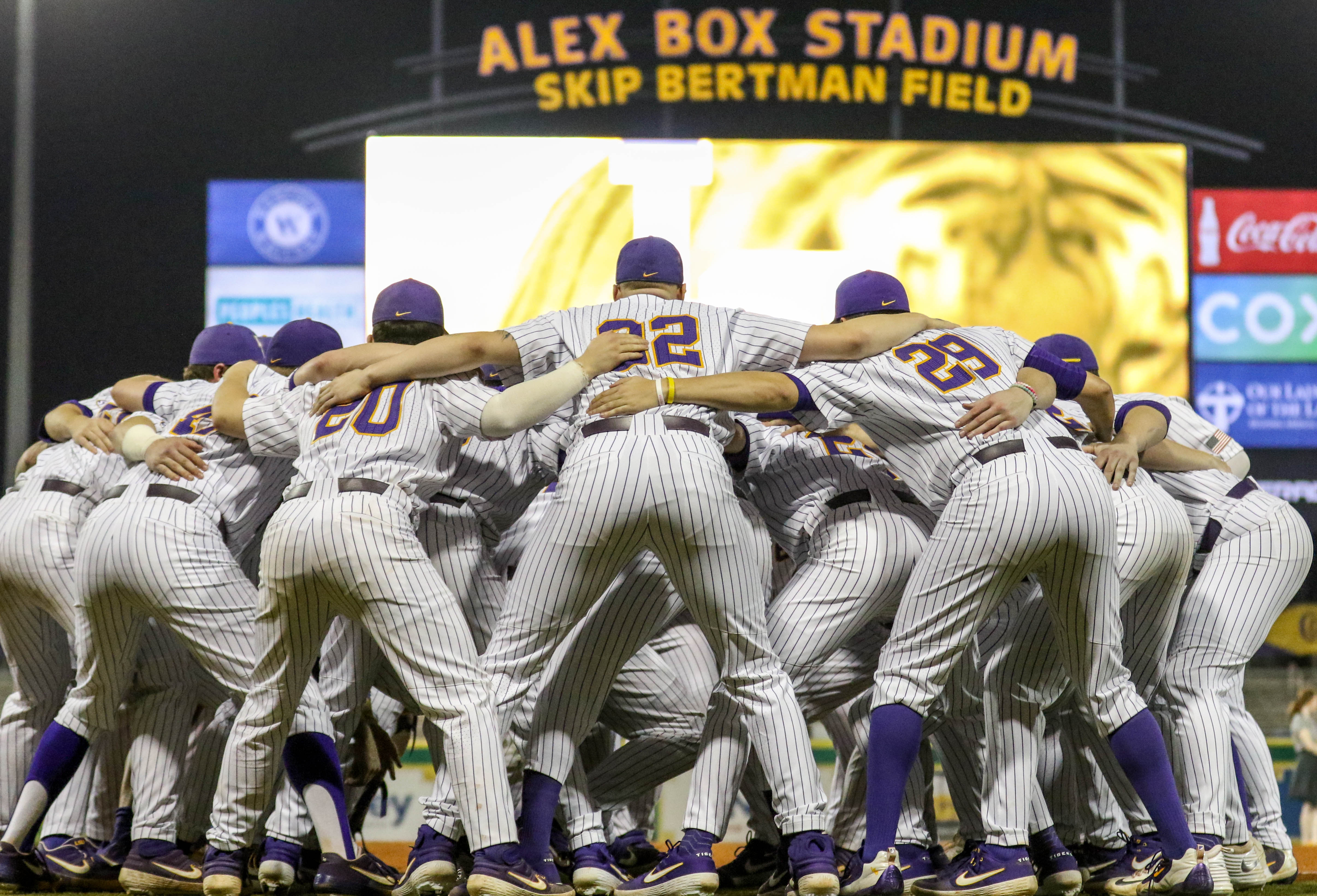 LSU Huddle SLU