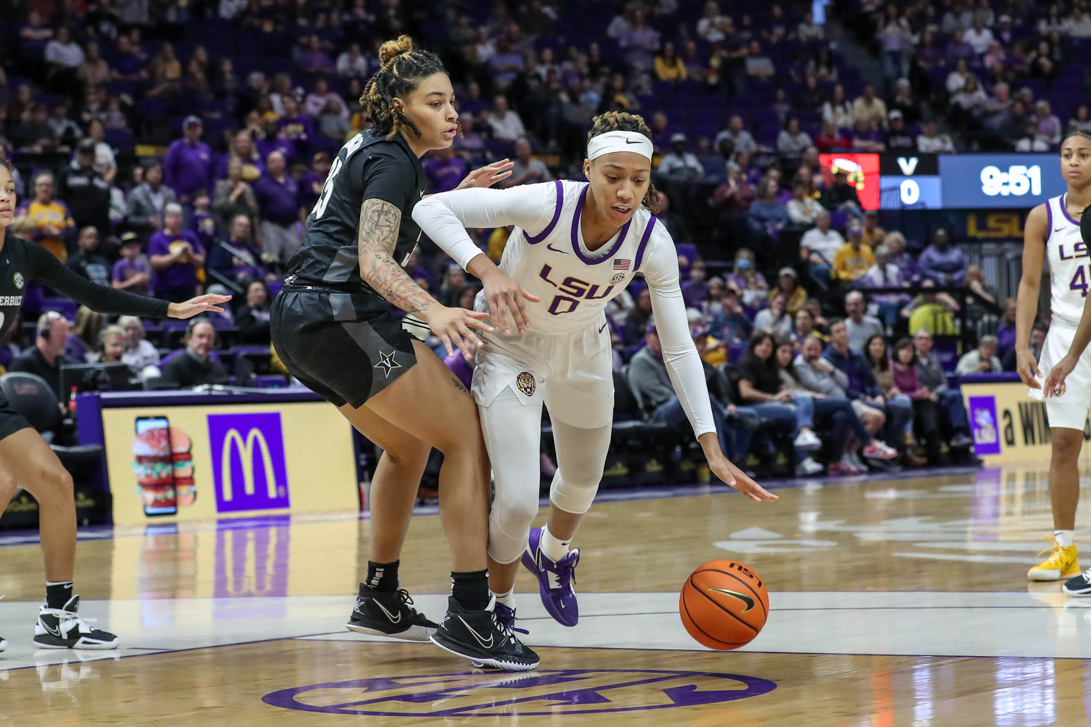 LaDazhia Williams drives into lane