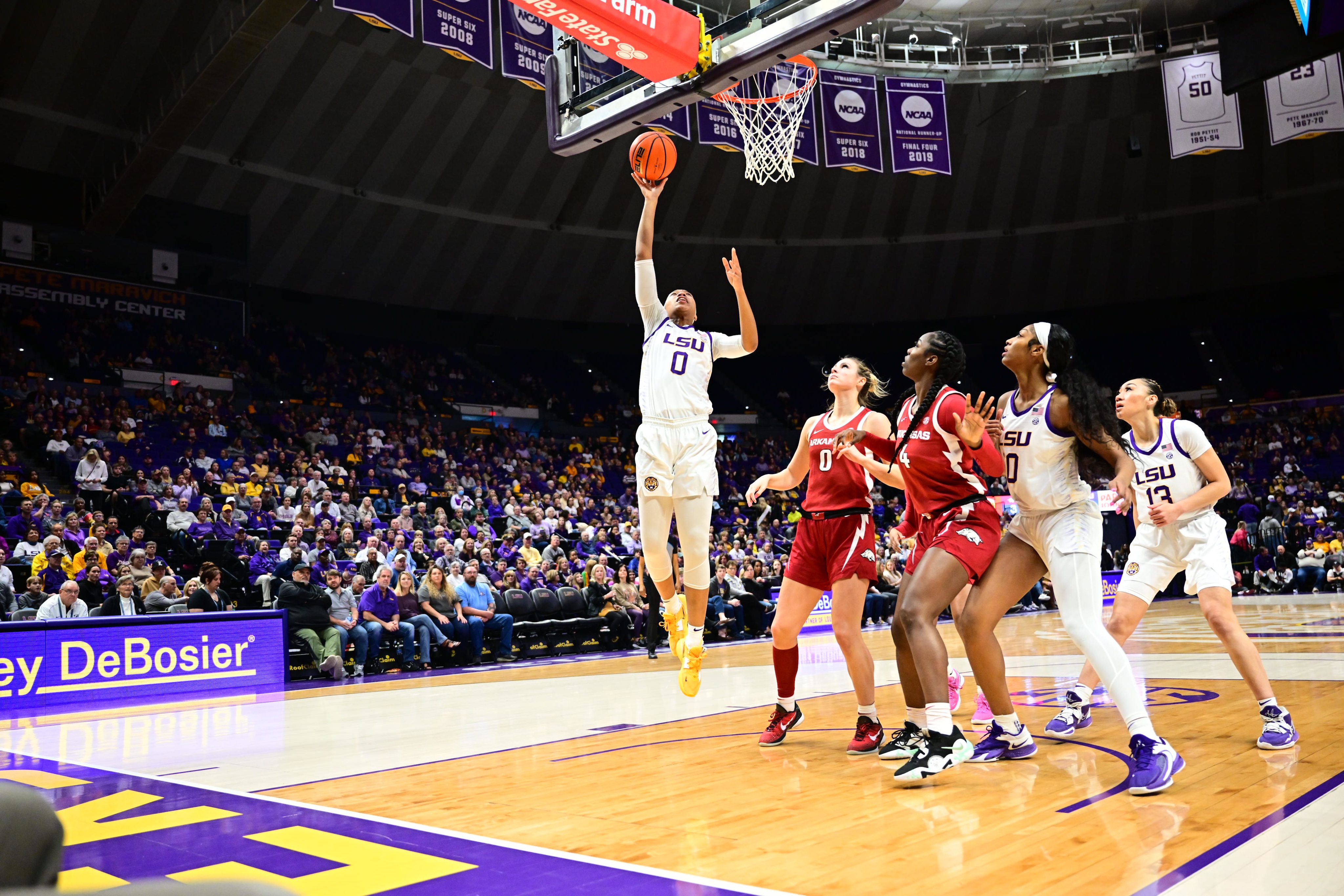 LaDazhia Williams layup vs. Arky