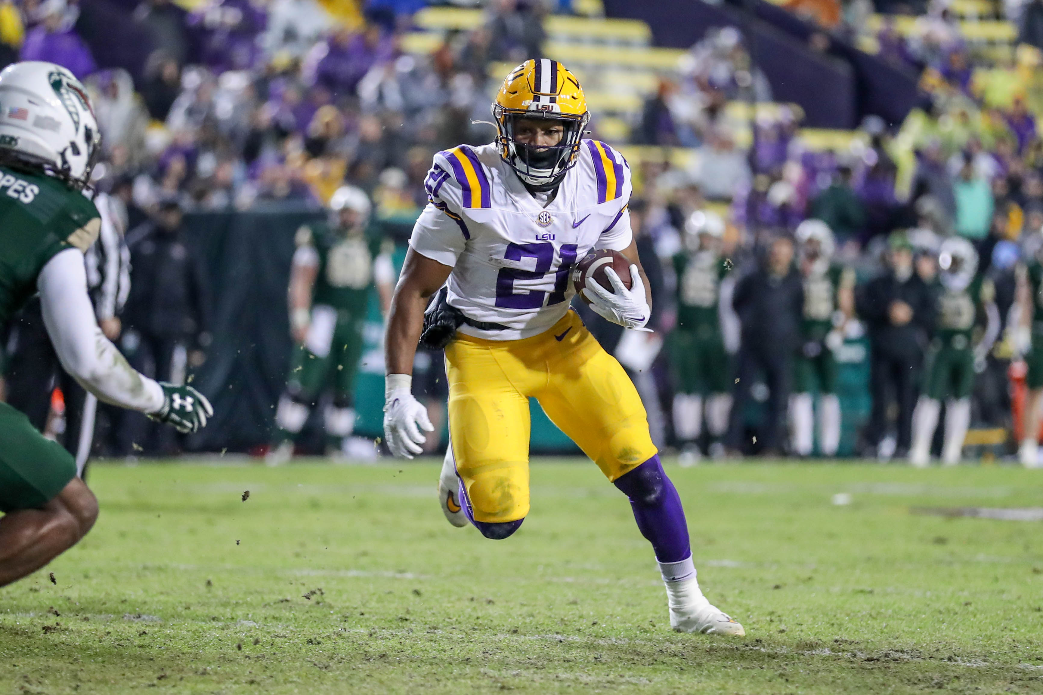 Noah Cain runs the ball against UAB 