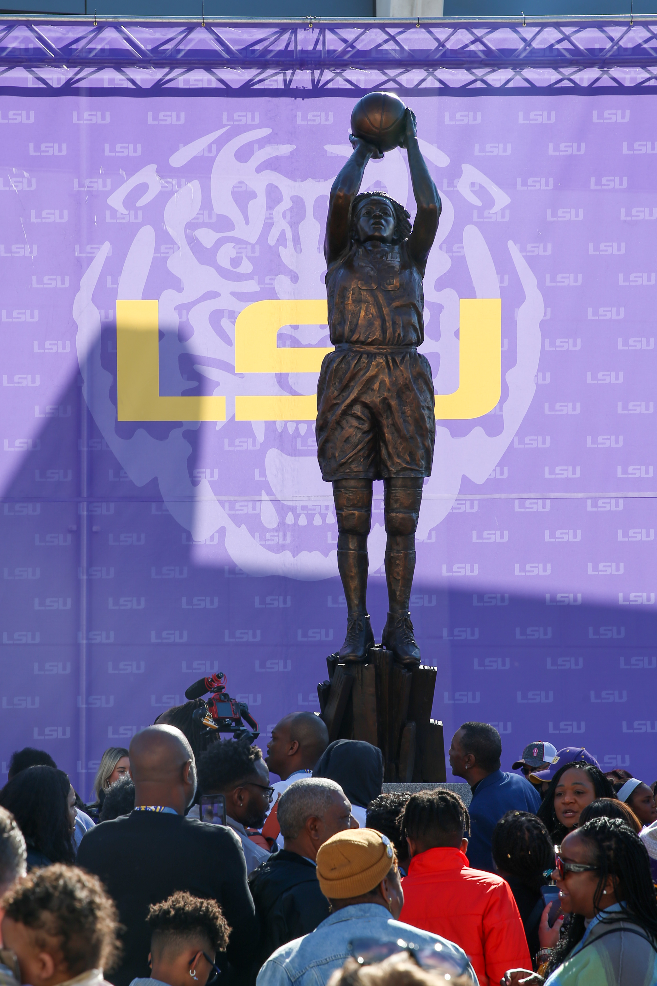 Seimone Augustus statue picture