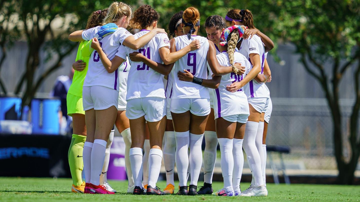 lsusoccerhuddle